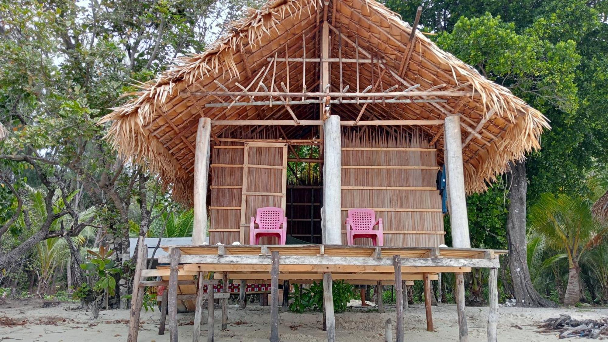 Coco Huts Guest House Waisai Cameră foto